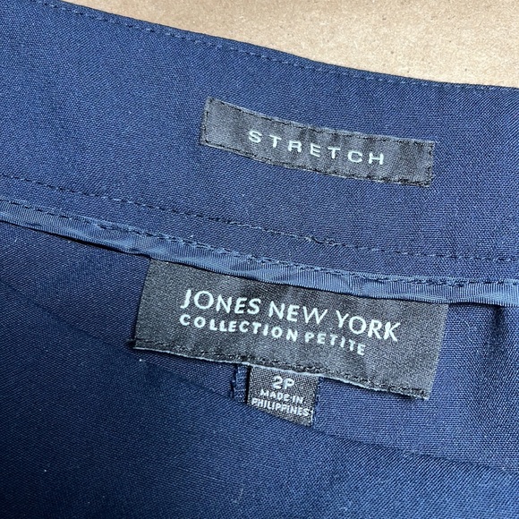 Jones New York Classic Navy Blue Trousers - size 2P - Picture 3 of 10